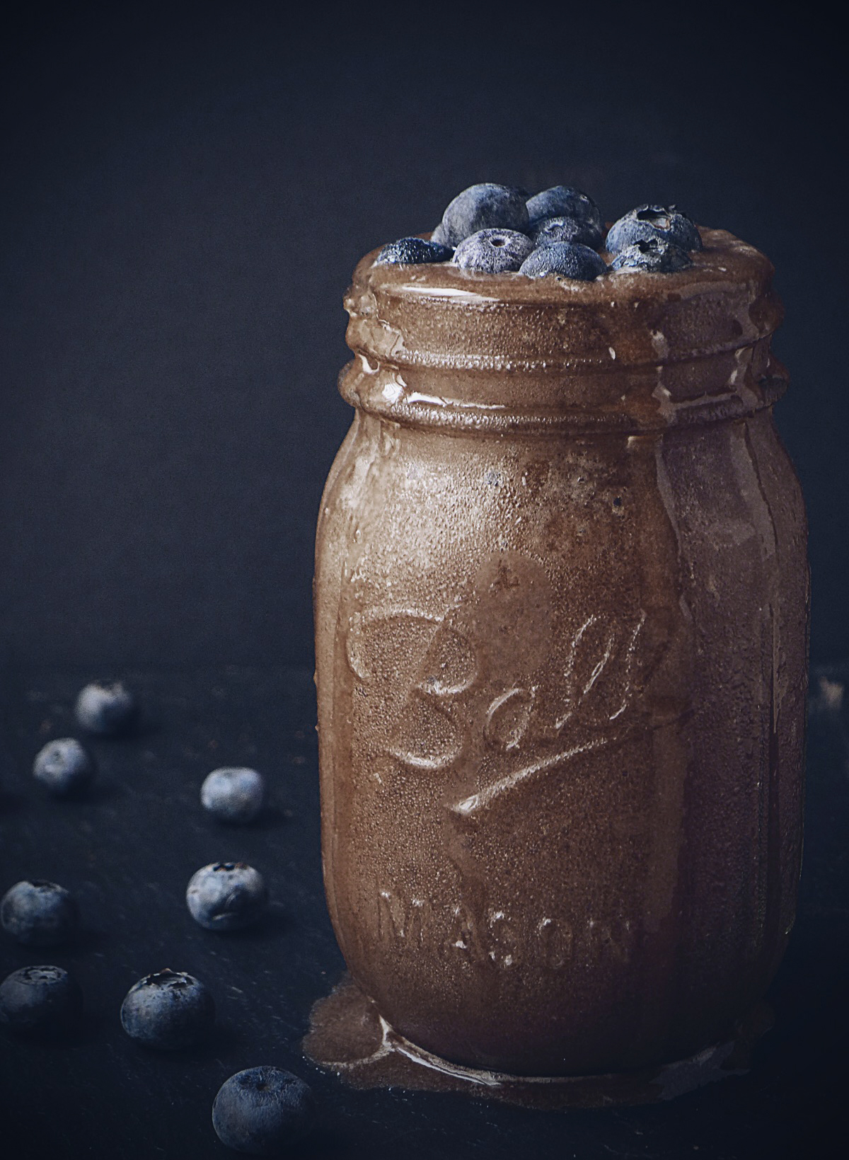 Chocolate-Mylkshake-with-Blueberries