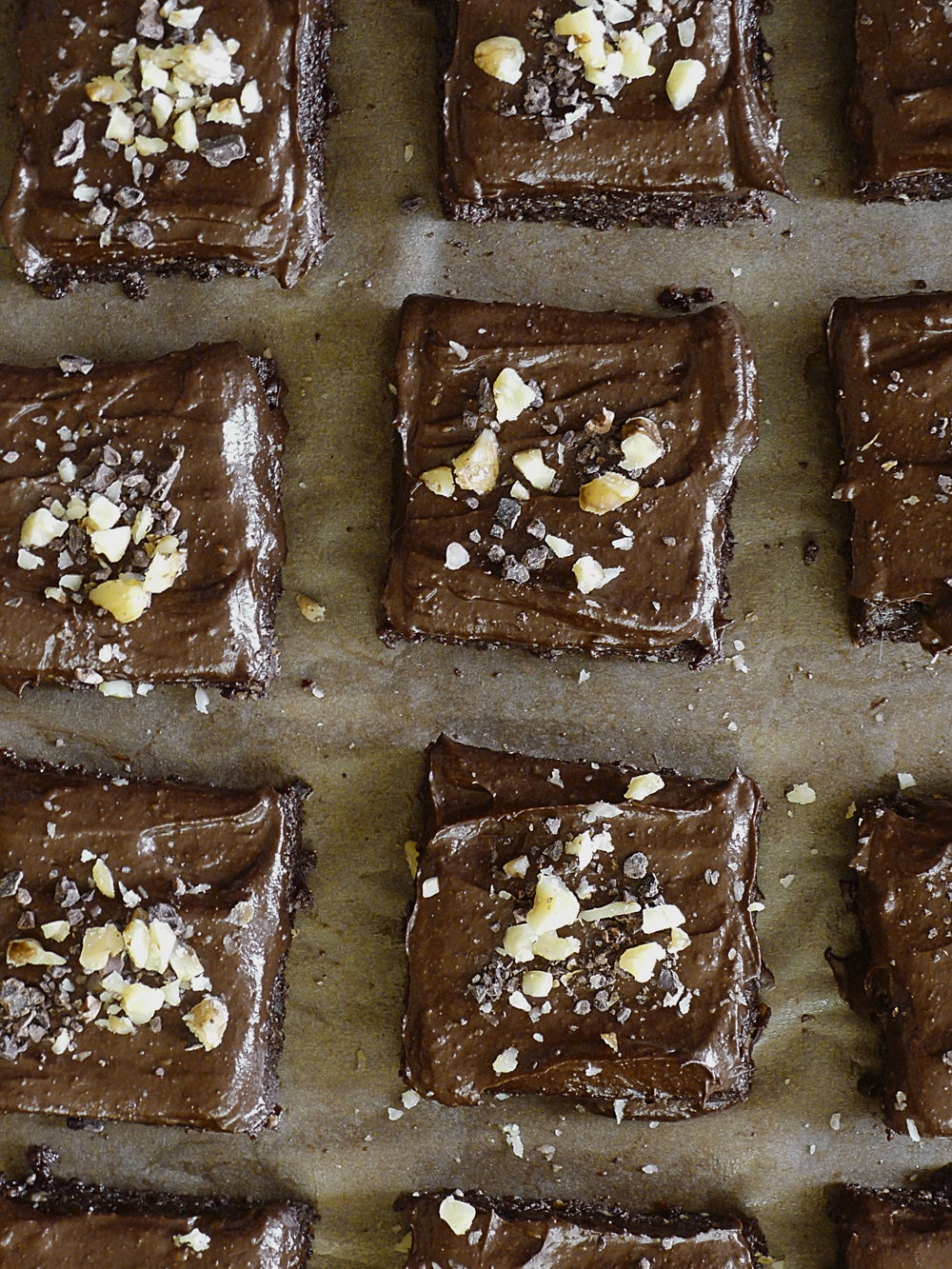 Raw-Brownies-with-Walnuts